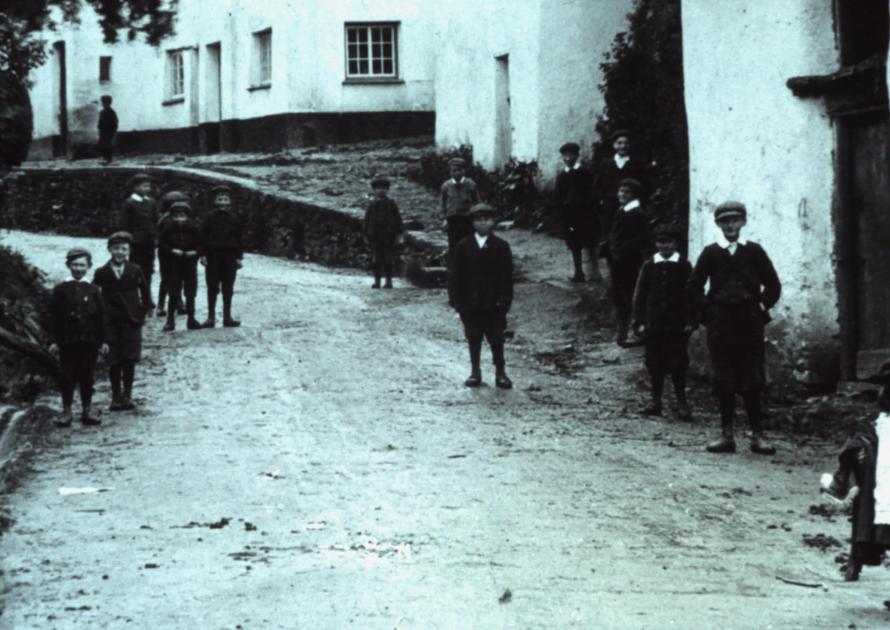 Children from around 1930's in Village Street.