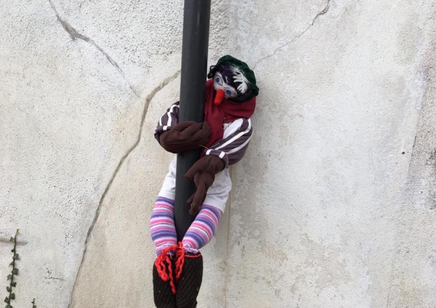 Pole Climber Scarecrow