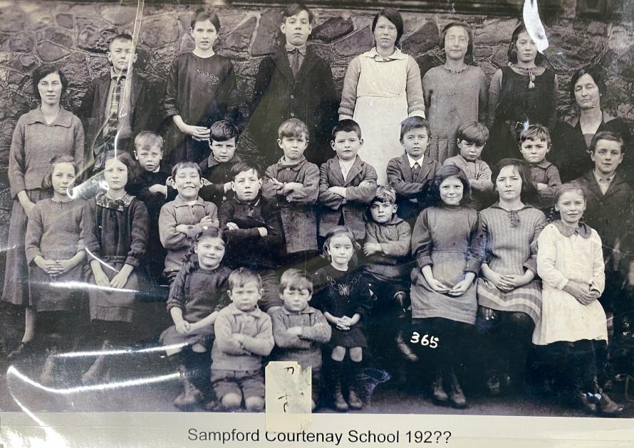 Black and white photo of school children in 1920's.